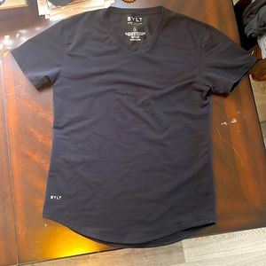 Black bylt v neck drop cut Medium. Maybe worn once. Doesn’t fit